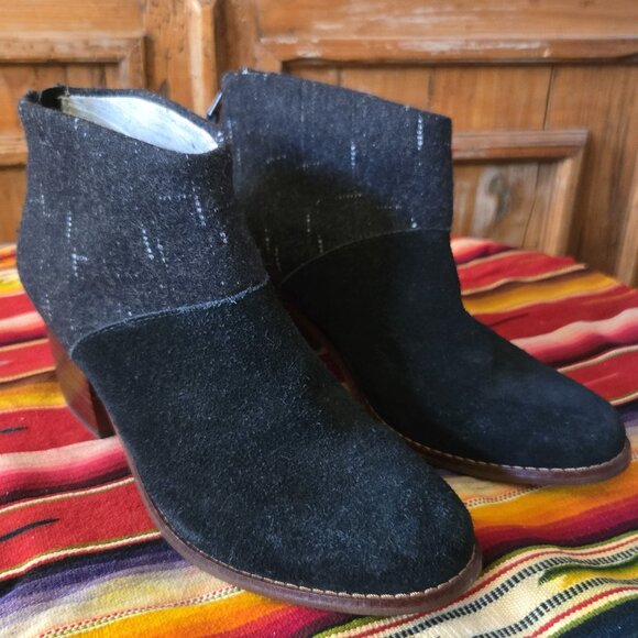 TOMS  LEILA ANKLE BOOTIE BLACK SUEDE sz 6.5 NEW - Picture 1 of 5